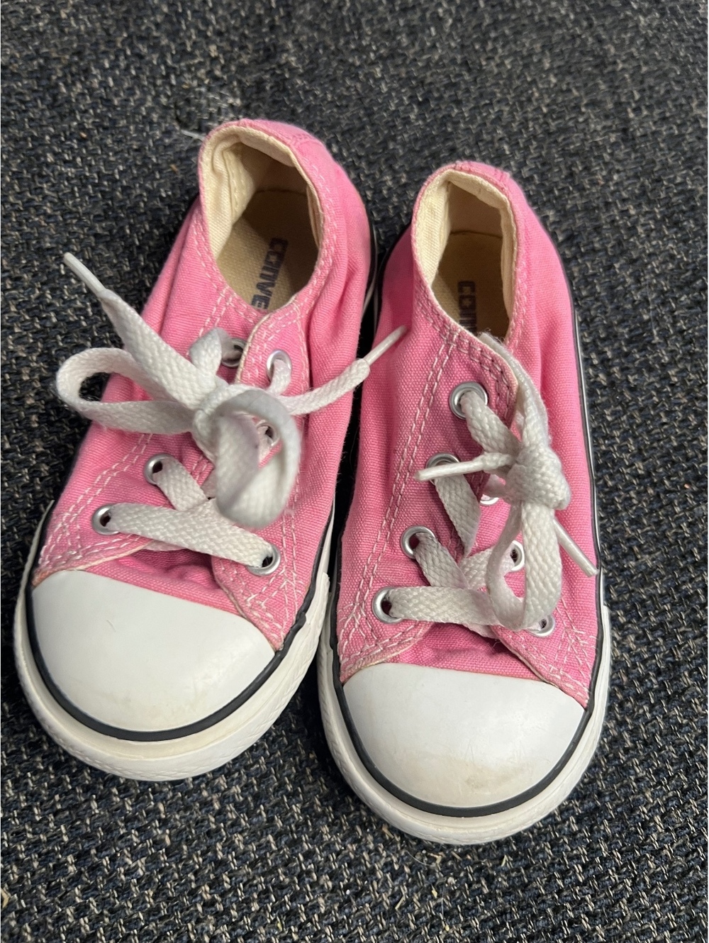 Size 8 pink converse low tops